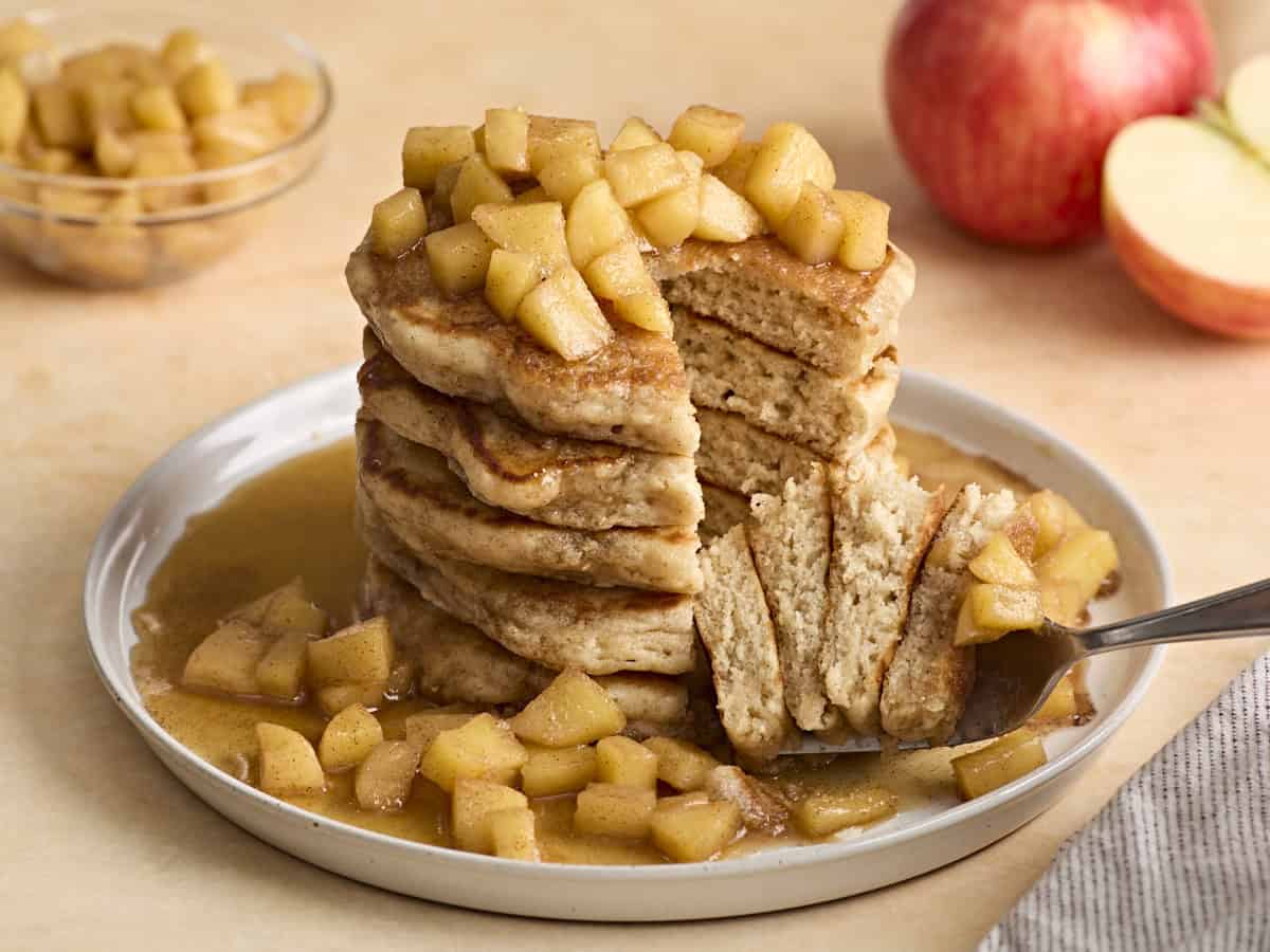 apple cinnamon pancakes