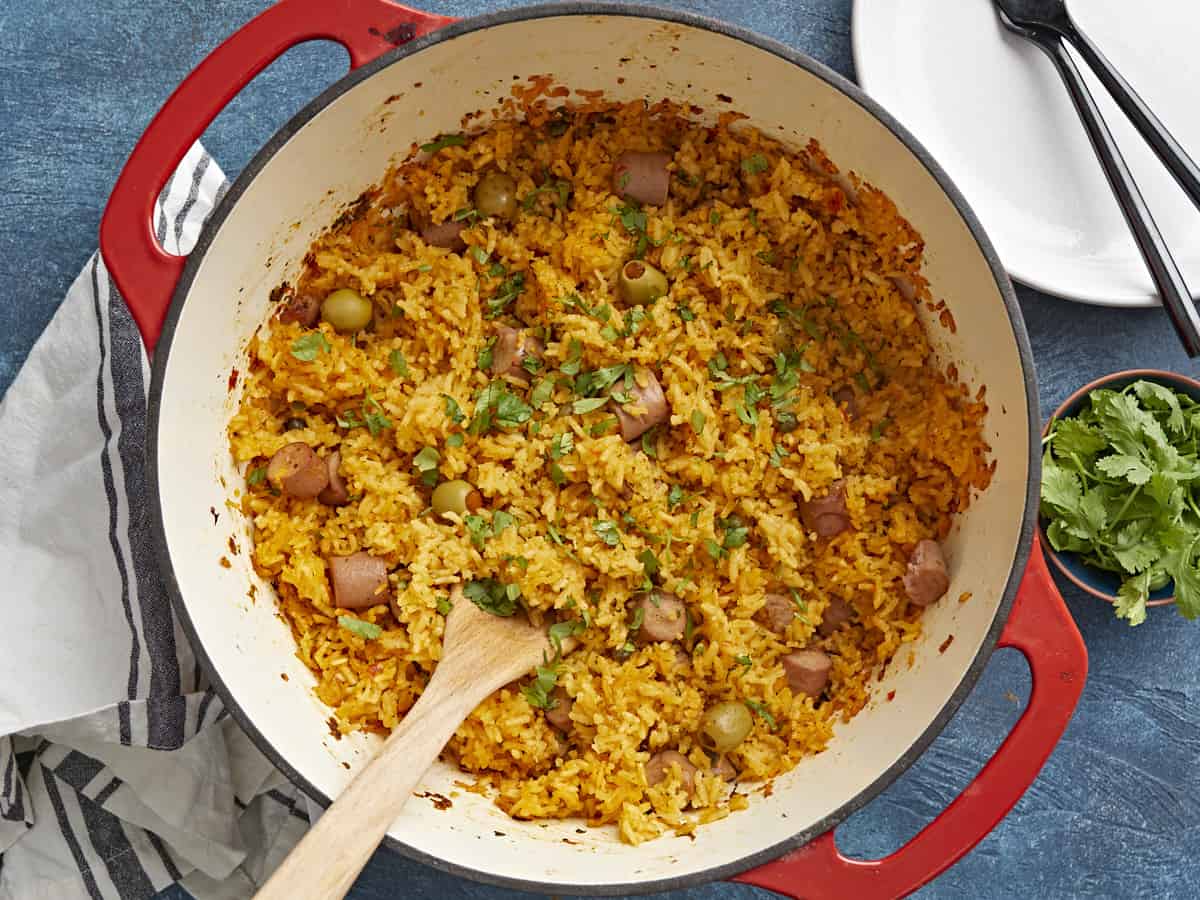 arroz con salchichas