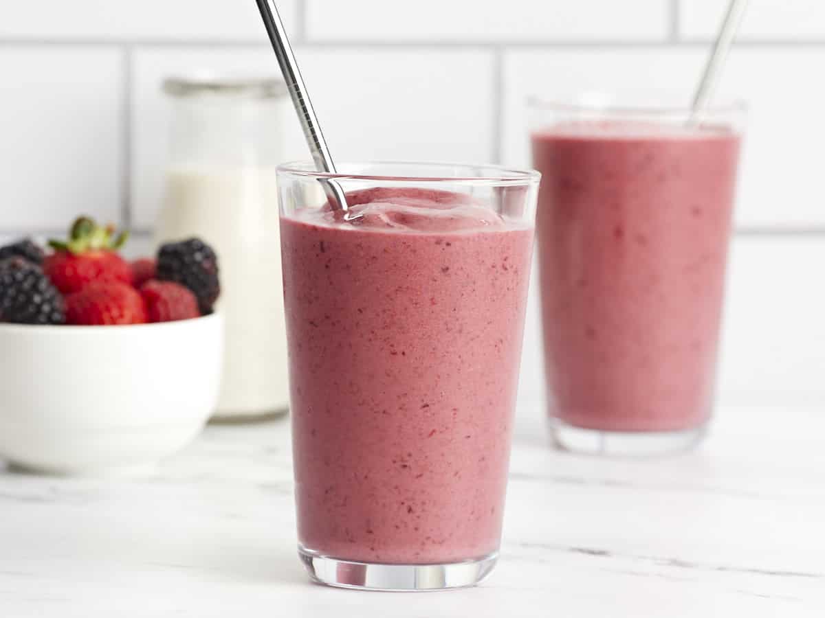 mixed berry smoothie