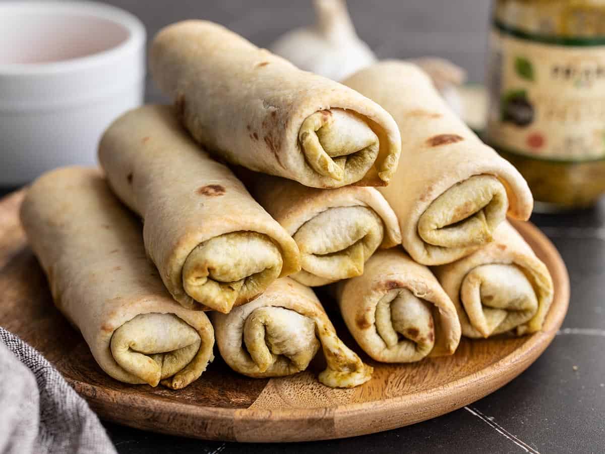 pesto mozzarella roll