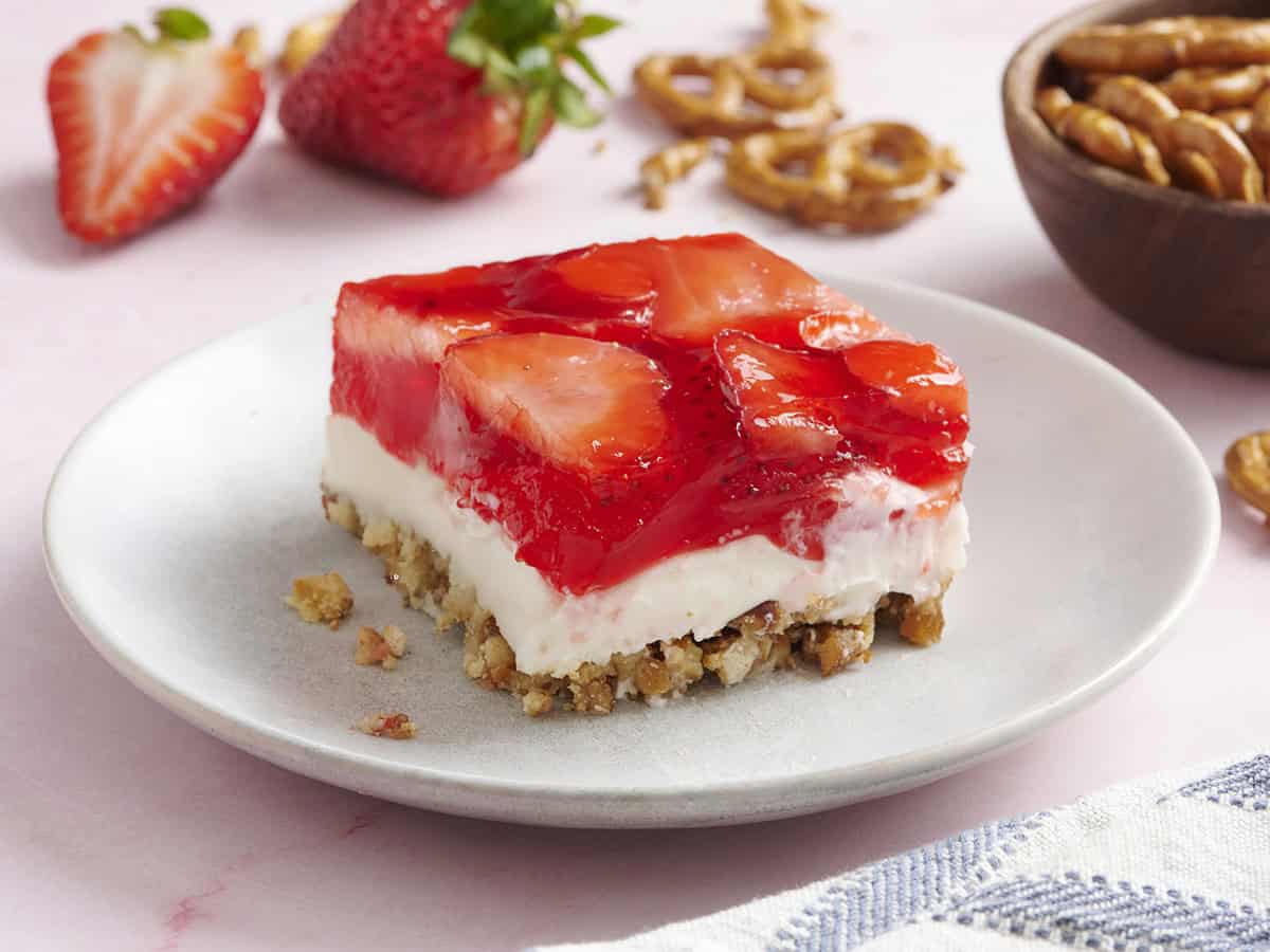 strawberry pretzel salad