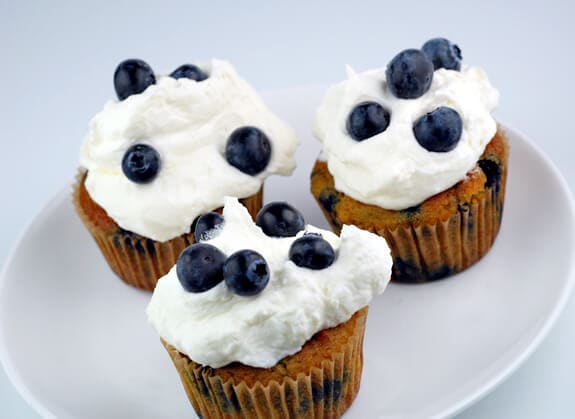 blueberries cream cupcakes